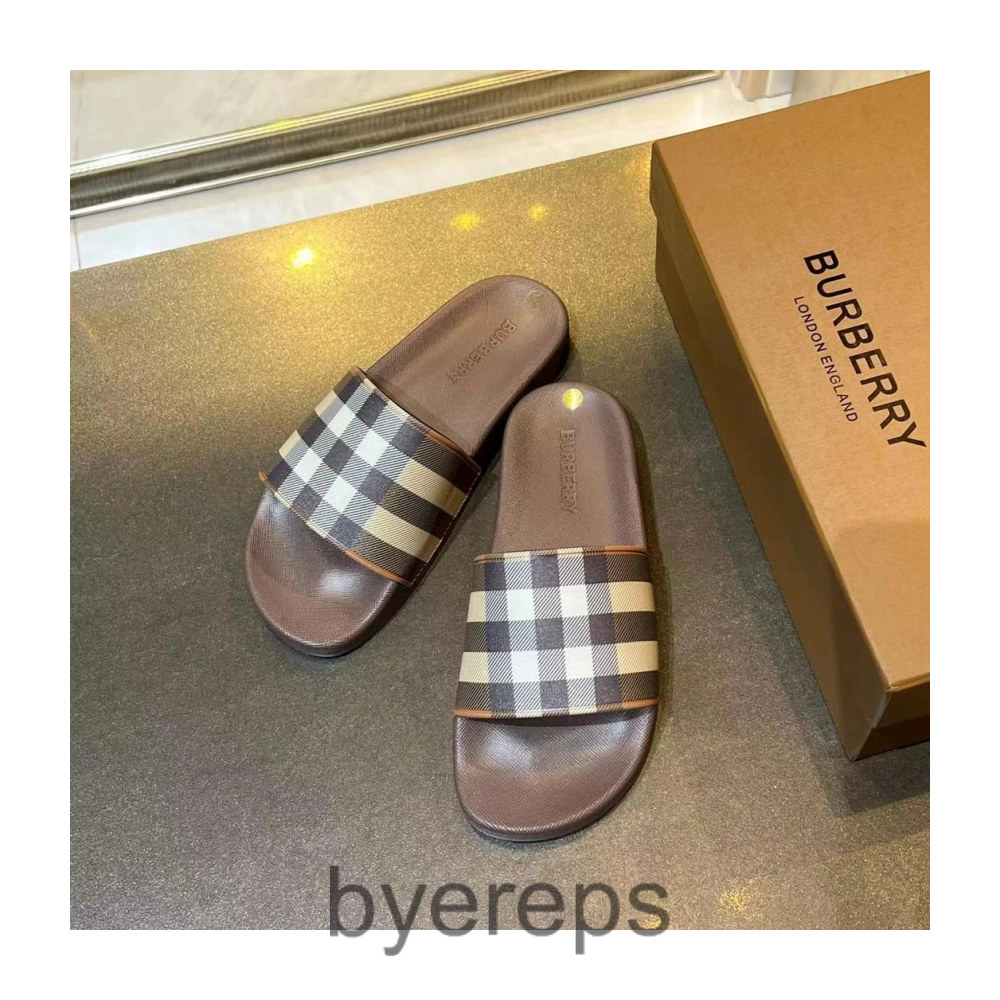 Burberry Slides — photo 4 of 4