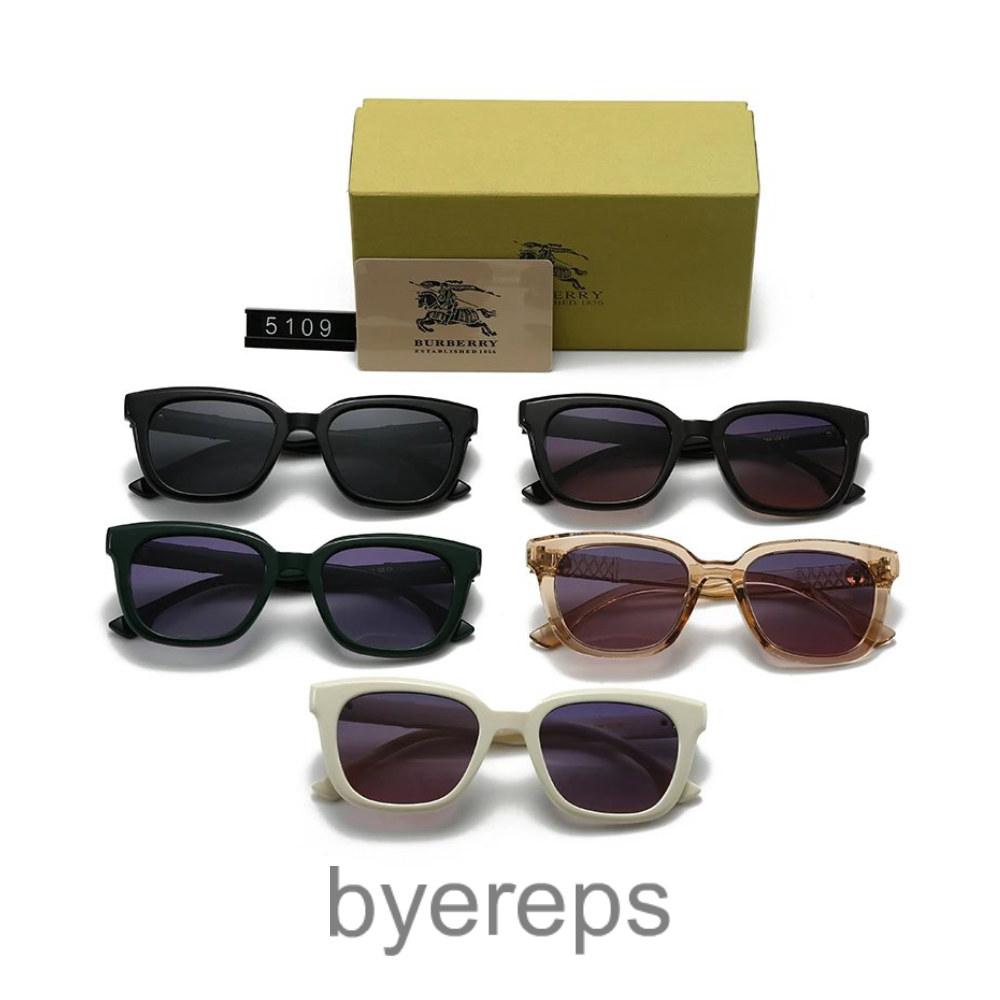 Burberry SunGlasses — photo 3 of 4