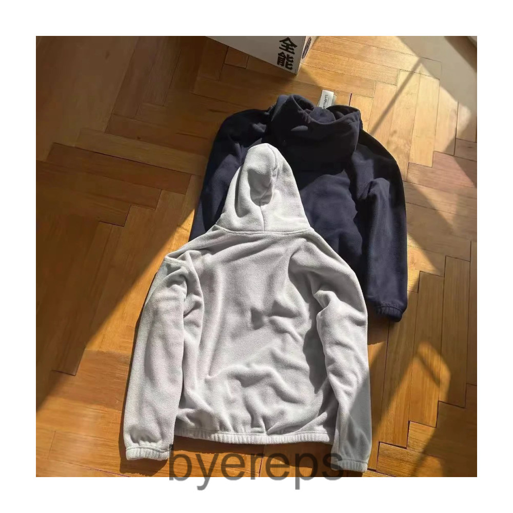Carhartt Hoodie — photo 3 of 4