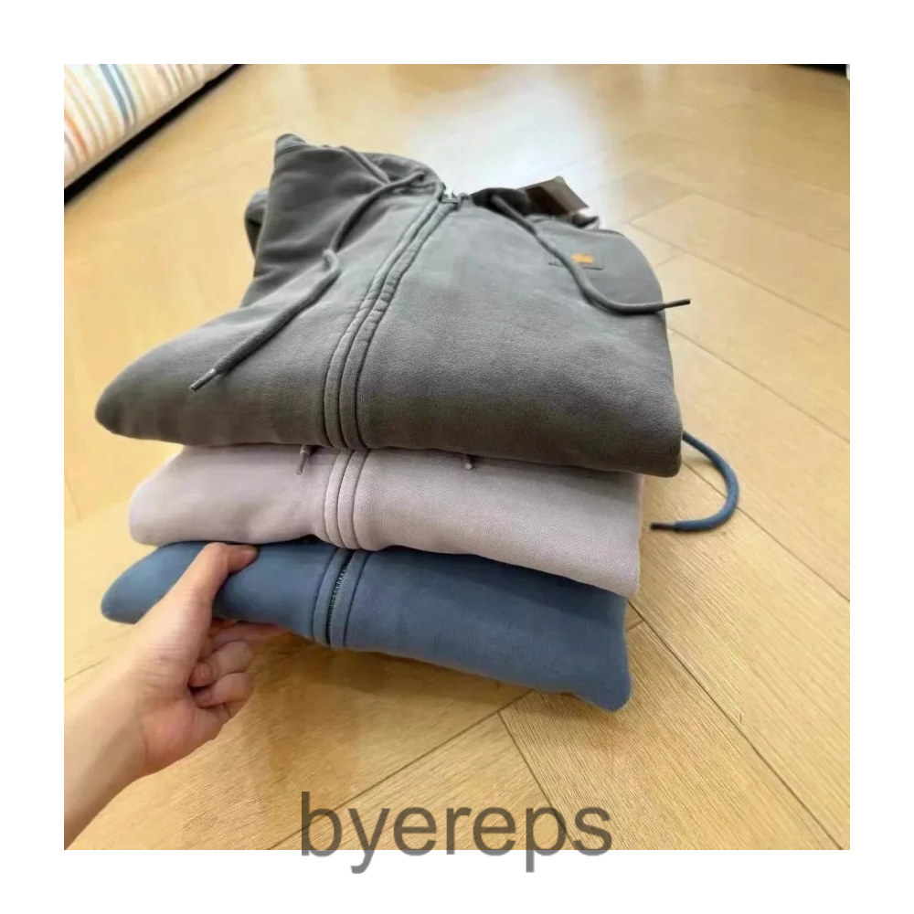 Carhartt Sweatpants — photo 4 of 4