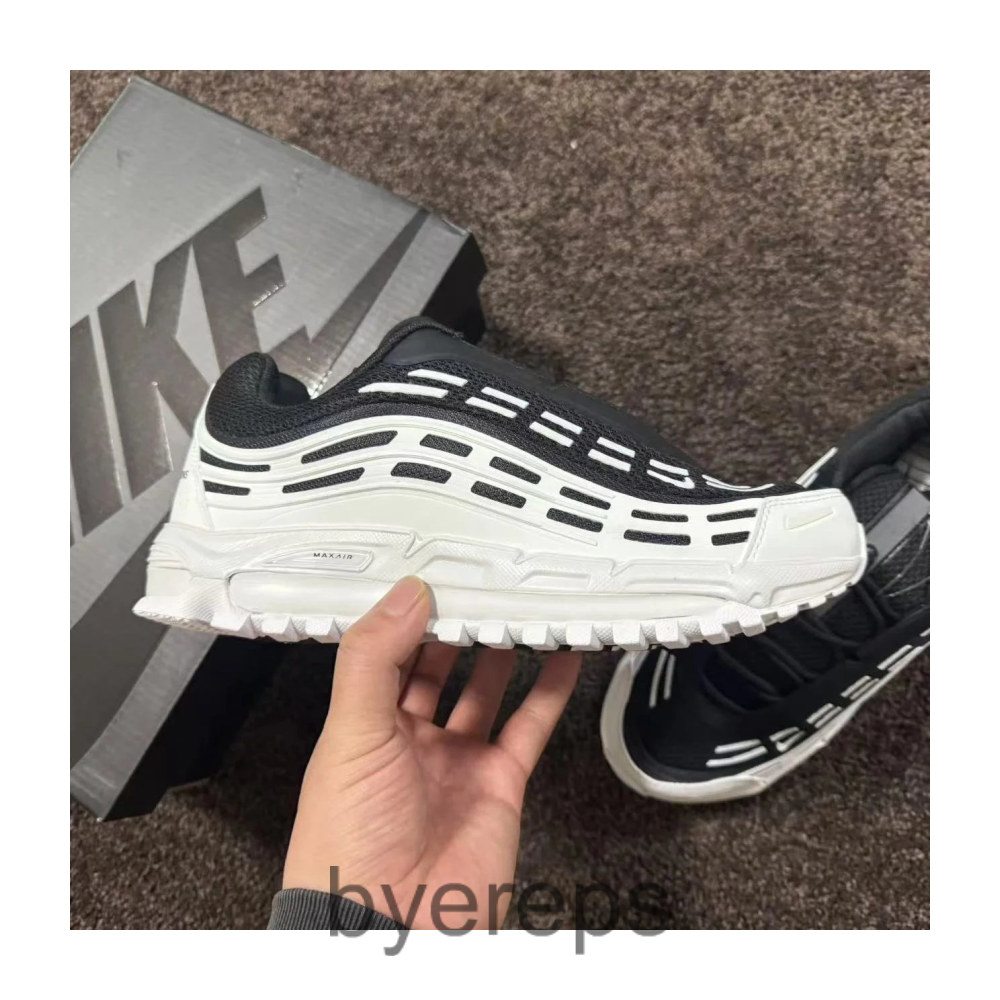 Comme des Garçons CDG x Nike airmaxes [ Has white also ] — photo 2 of 4