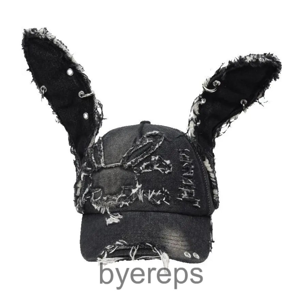 CFIERCE RABBIT CAP