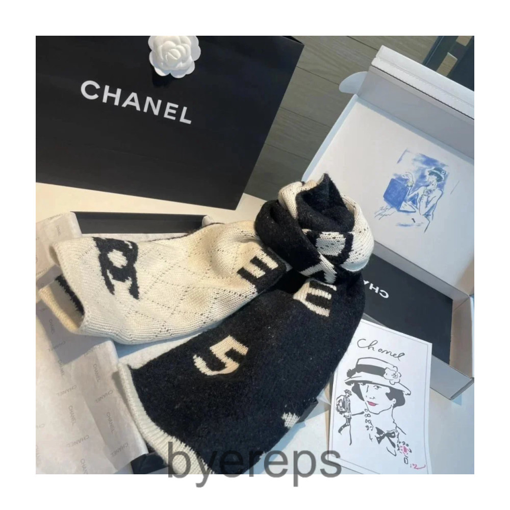 Chanel CC Scarf — photo 3 of 4