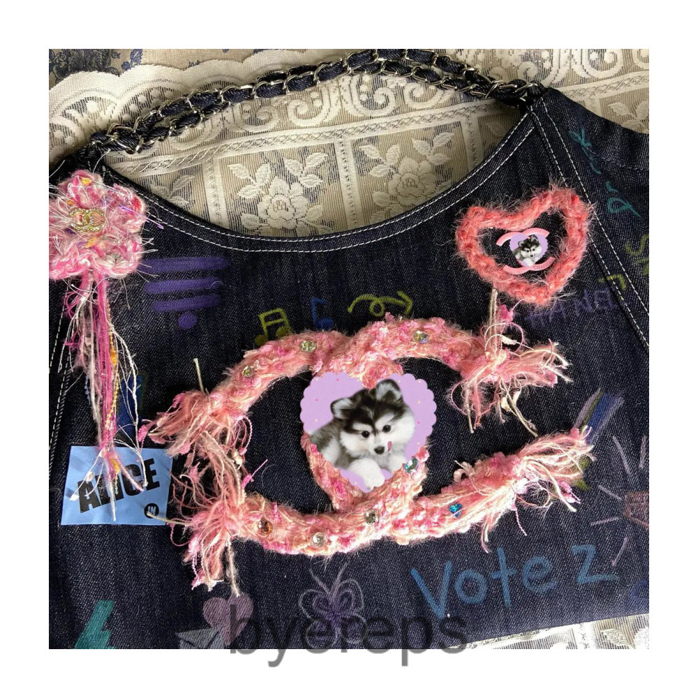 Chanel Graffiti Side Bag 2 — photo 2 of 4