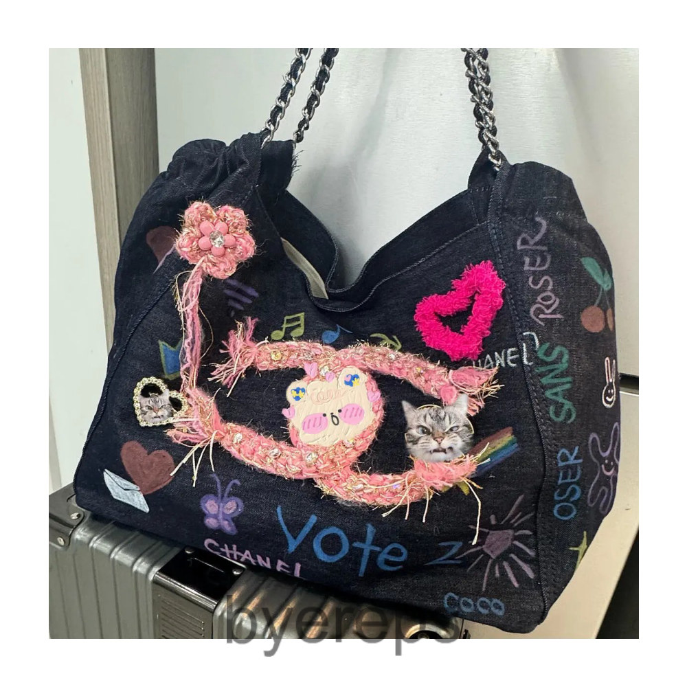Chanel Graffiti Side Bag 2 — photo 4 of 4