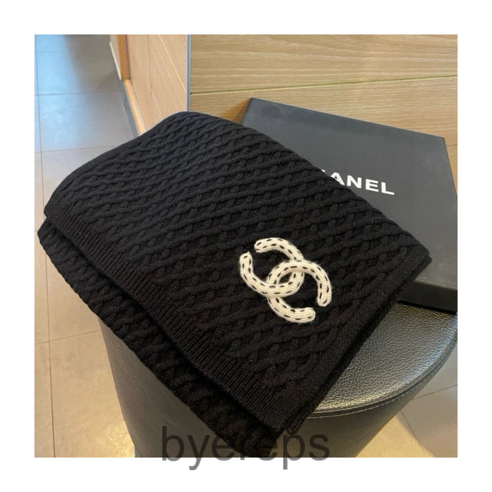 Chanel Scarf — photo 4 of 4