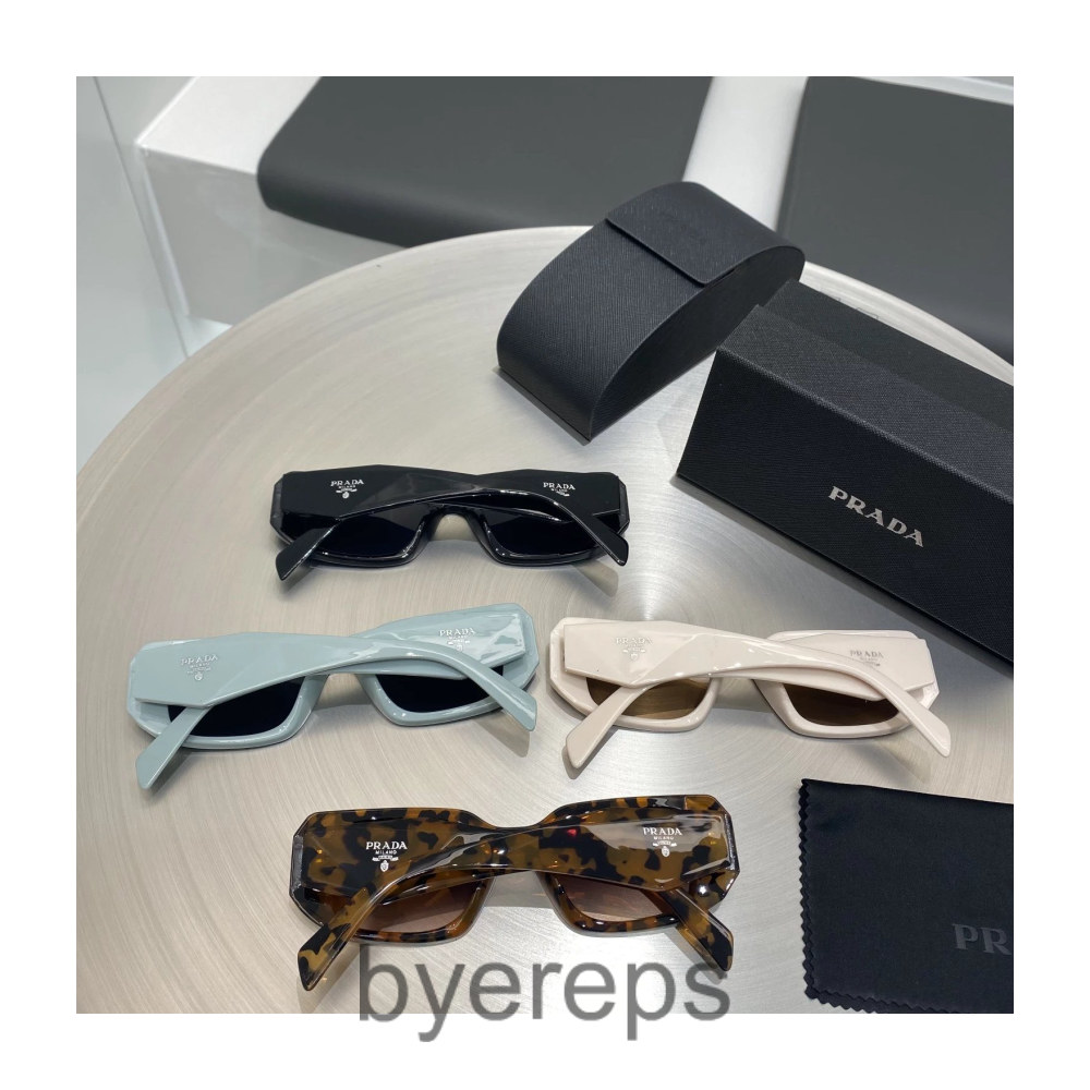 Con Caja Prada SunGlasses — photo 3 of 4