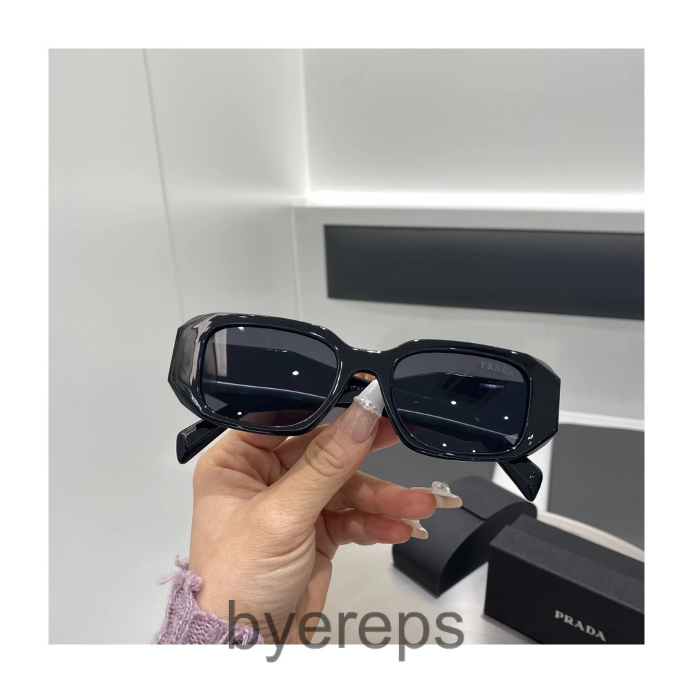 Con Caja Prada SunGlasses — photo 4 of 4