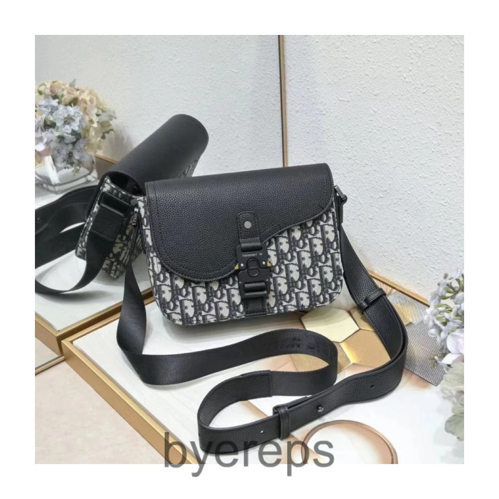 DIOR Oblique — photo 2 of 4