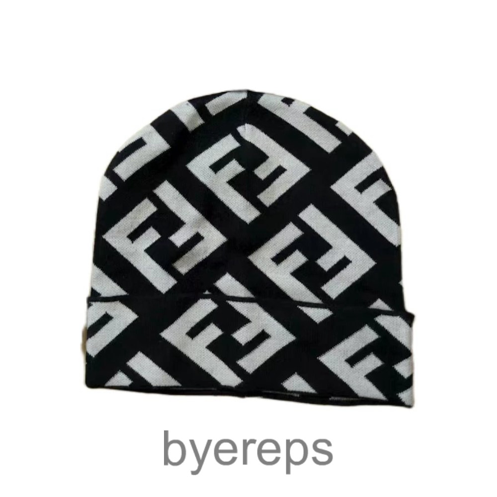 Fendi Knitted Hat