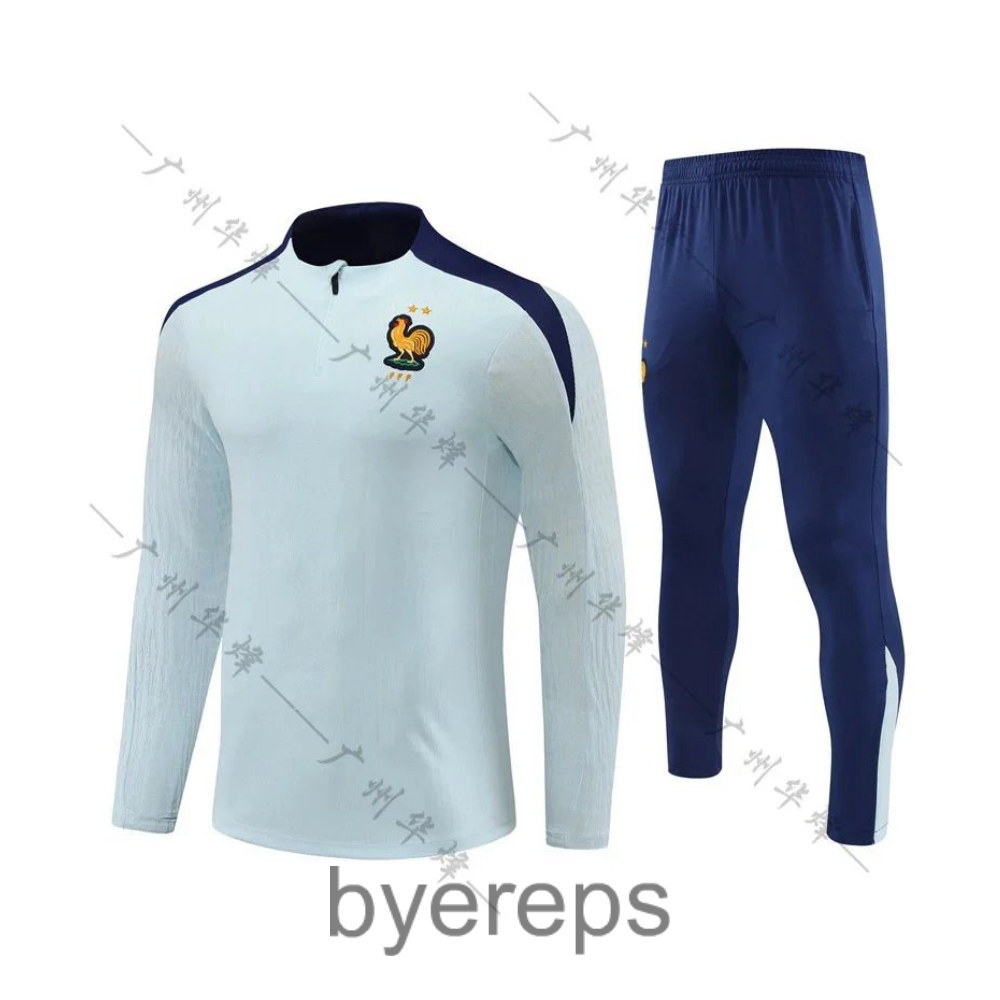 Unbranded Football training kit — photo 2 of 4