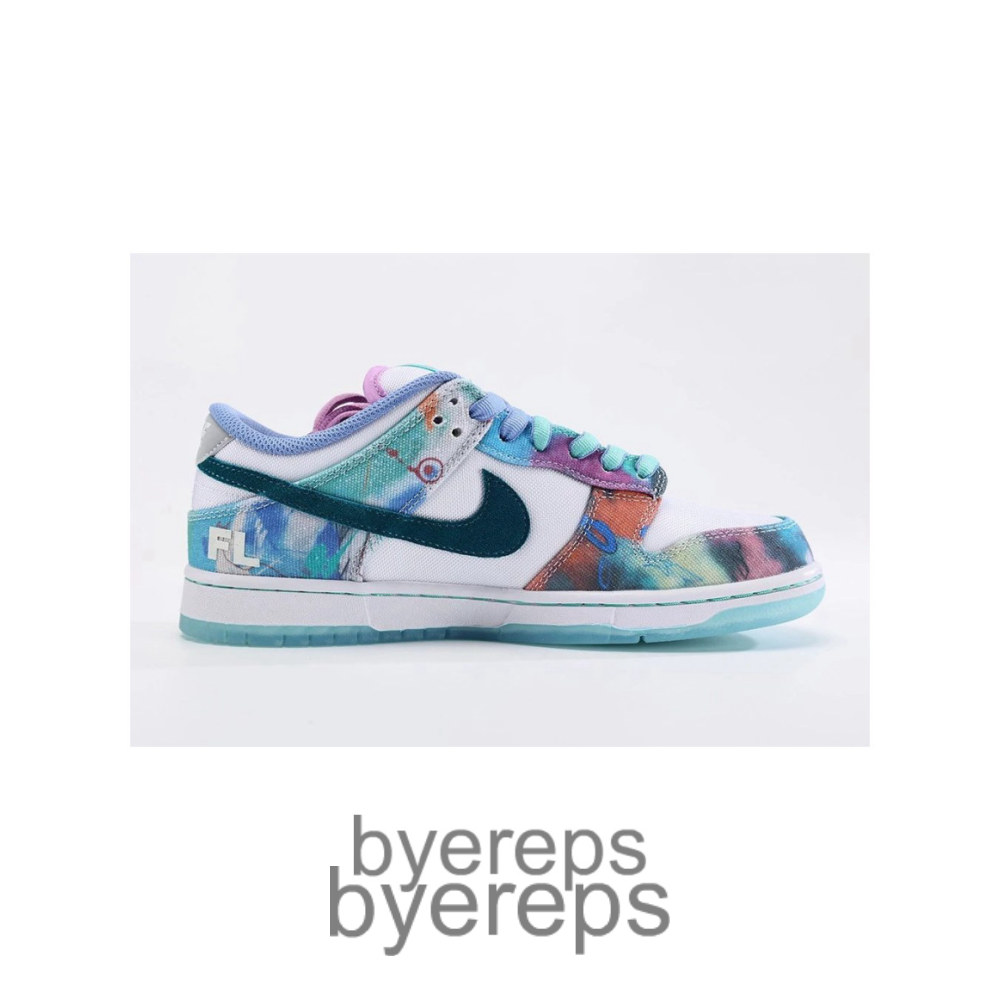 Futura Laboratories X Dunk Low SB Bleached Aqua