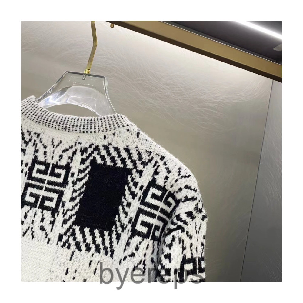 Givenchy Sweater — photo 2 of 4