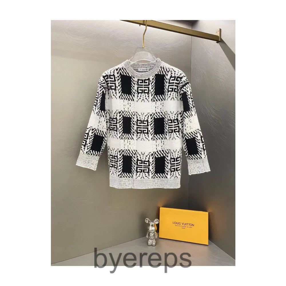 Givenchy Sweater — photo 4 of 4