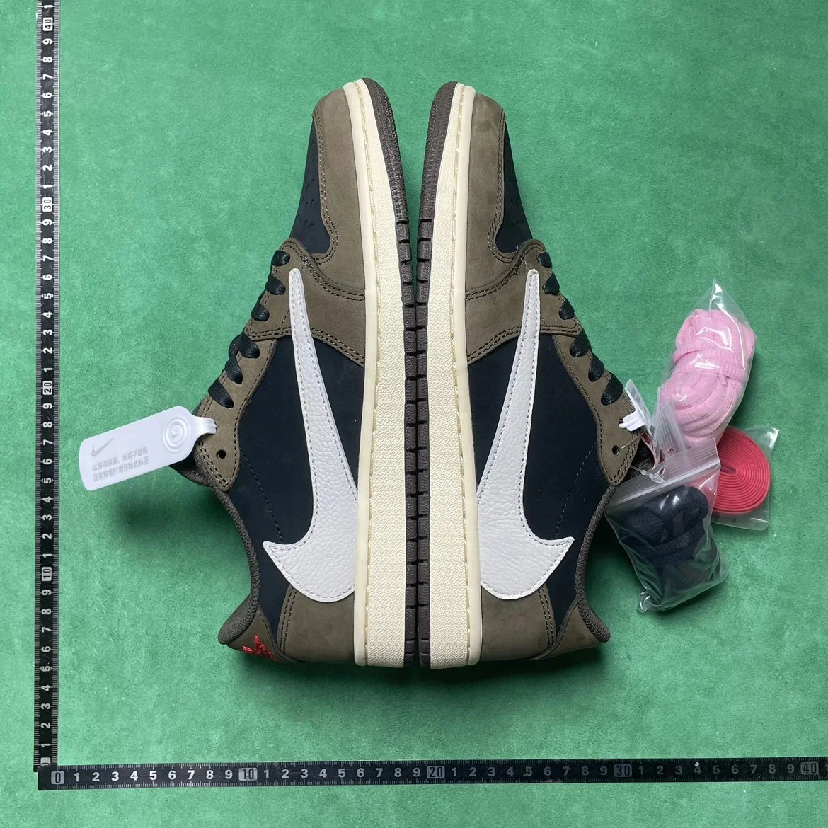 Jordan 1 Low x Travis Scott