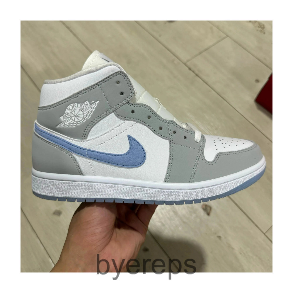 Jordan 1 Mid Tops — photo 2 of 4