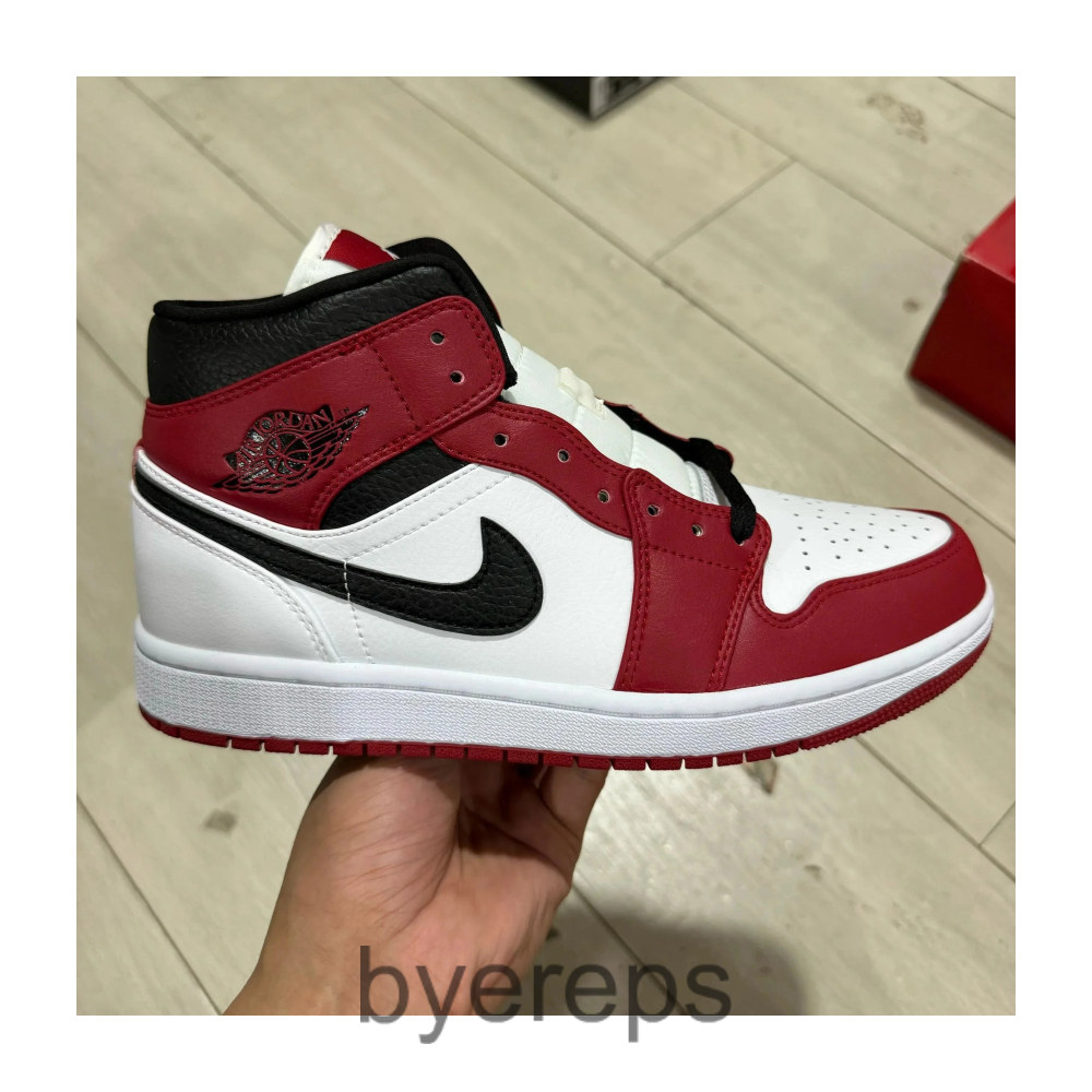 Jordan 1 Mid Tops — photo 3 of 4