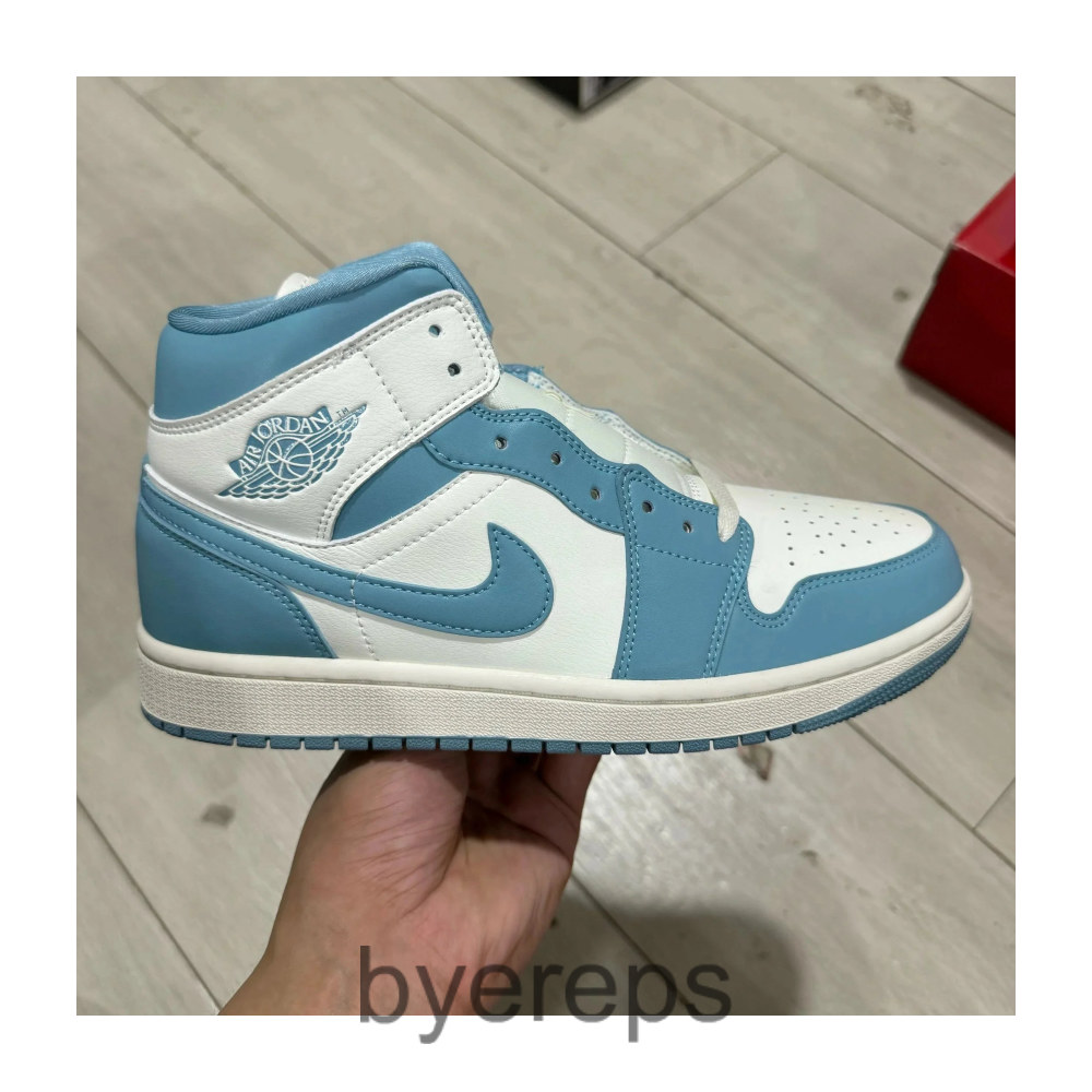 Jordan 1 Mid Tops — photo 4 of 4