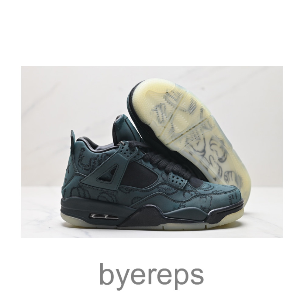 Jordan 4 KAWS — photo 2 of 4