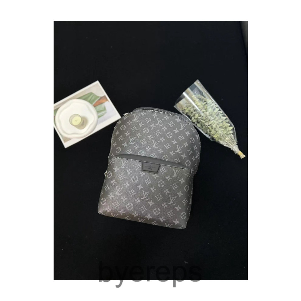Louis Vuitton Backpack — photo 3 of 4