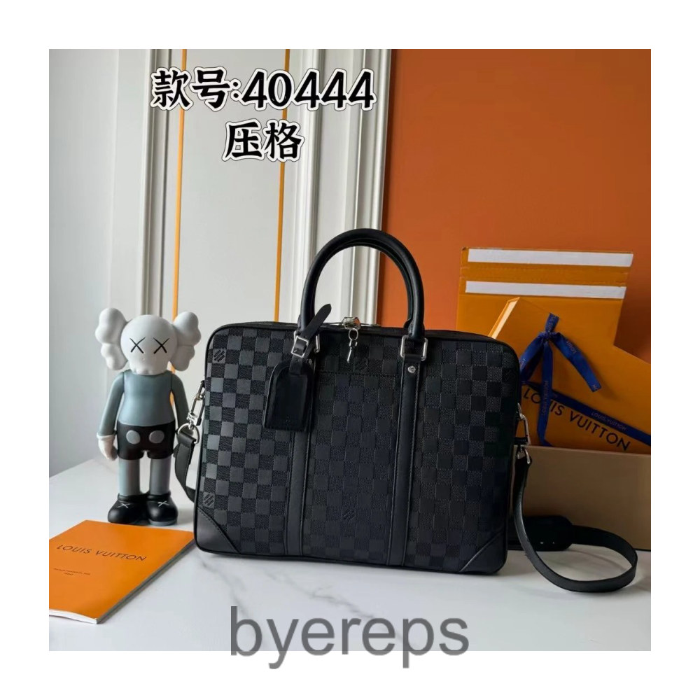 Louis Vuitton Bag — photo 2 of 4