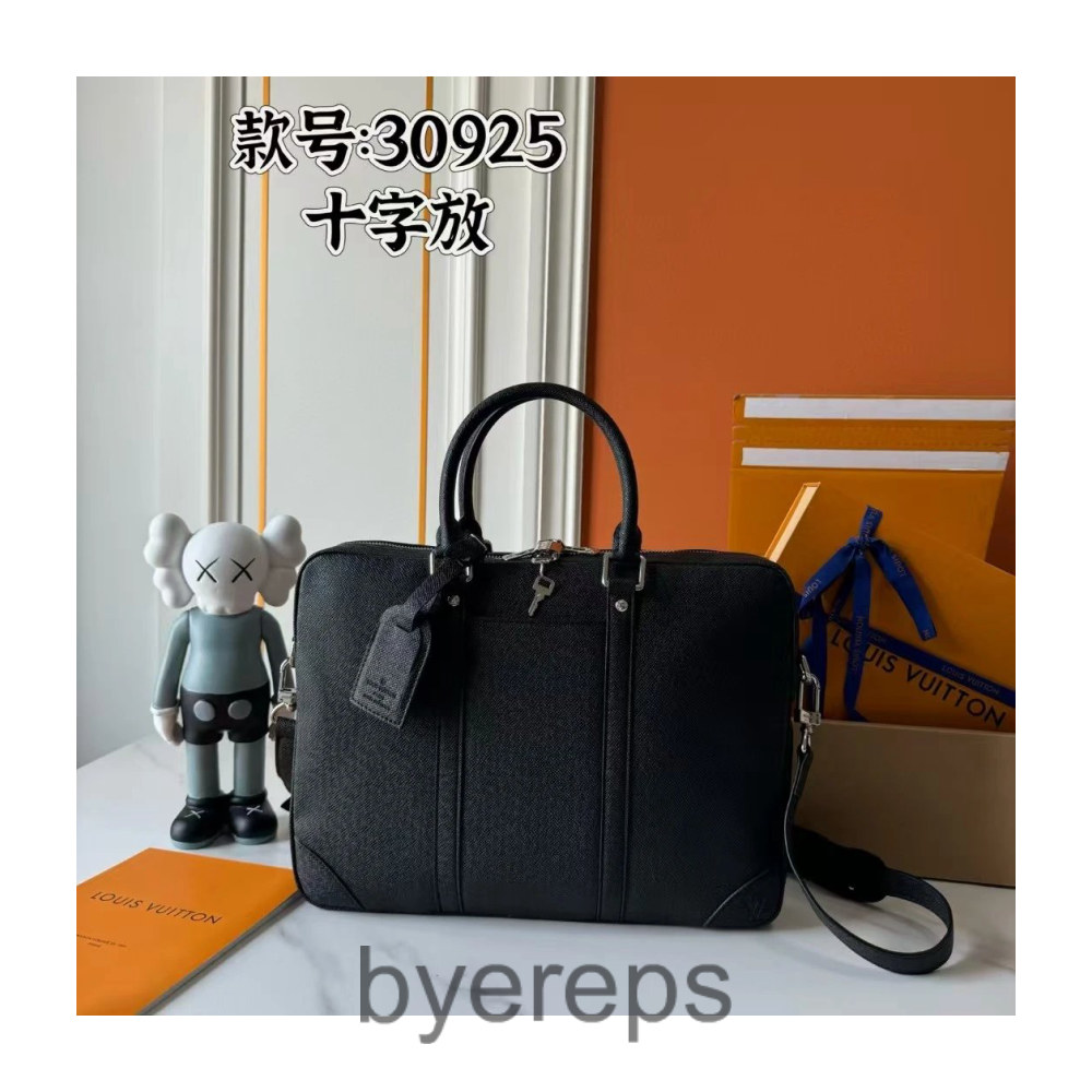 Louis Vuitton Bag — photo 4 of 4