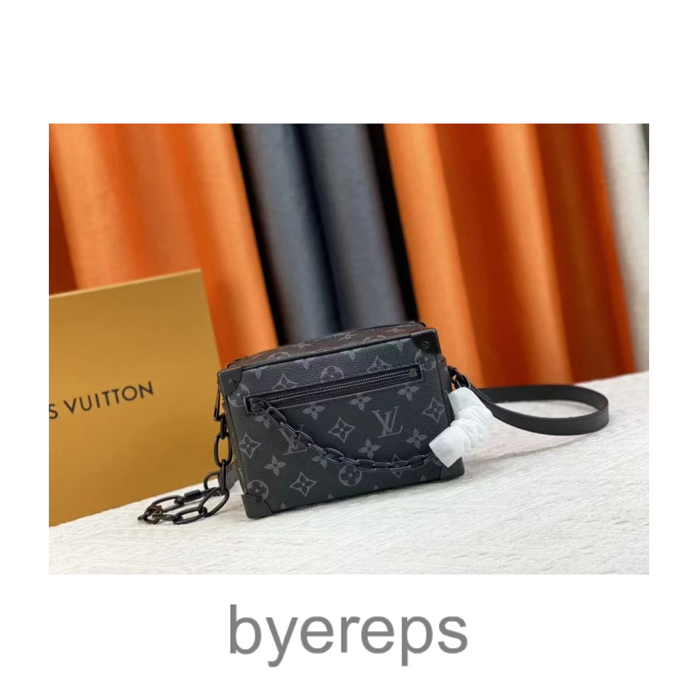 Louis Vuitton Bag — photo 4 of 4