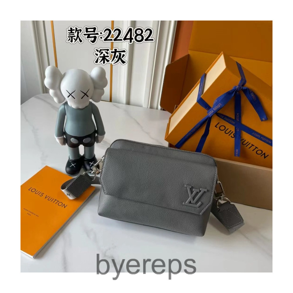 Louis Vuitton Bag — photo 2 of 4