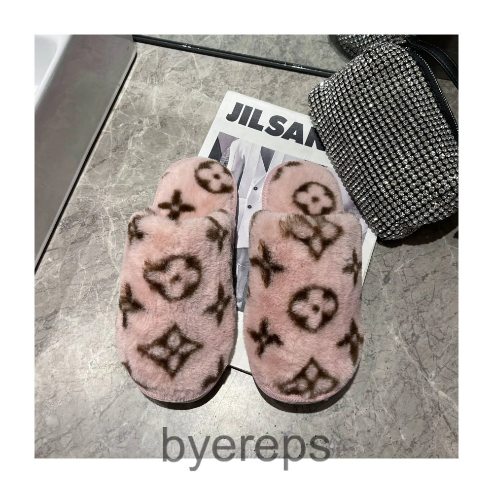 Unbranded Louis Vuitton Fur Slides — photo 3 of 4