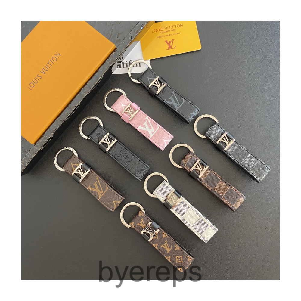 Louis Vuitton Key Chain — photo 2 of 4