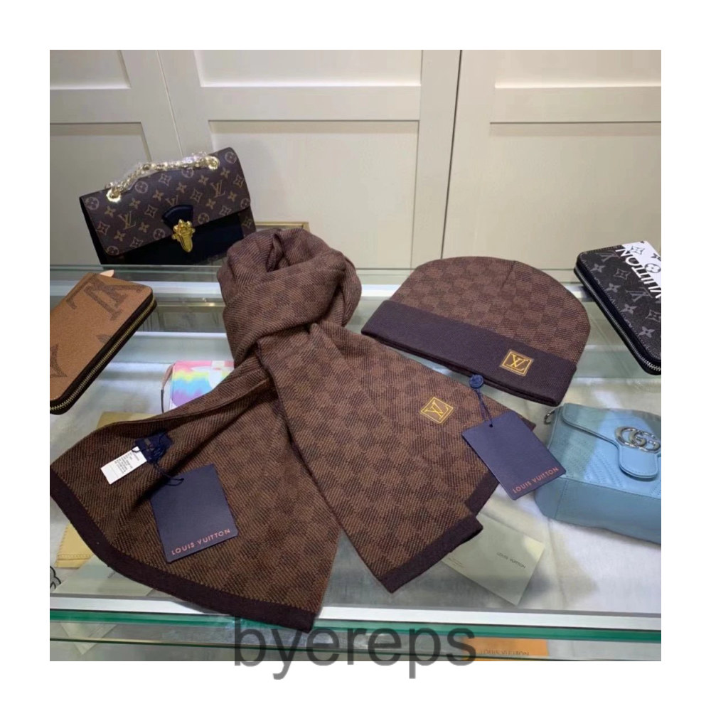 Louis Vuitton Scarf — photo 4 of 4
