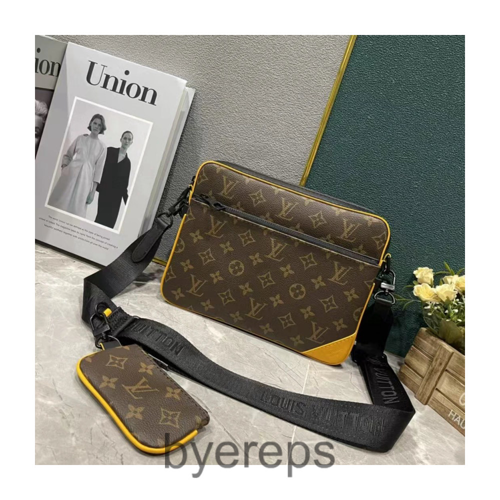 Louis Vuitton Shoulder Bags — photo 3 of 4