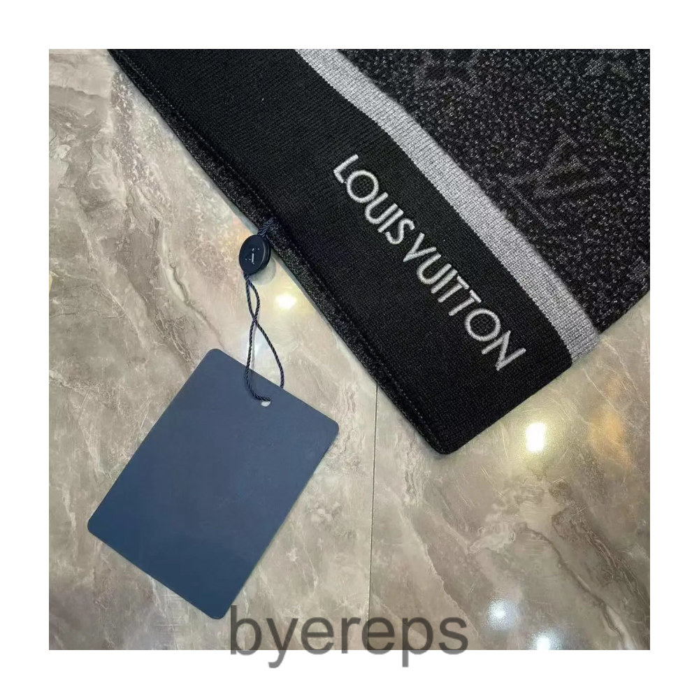 LOUIS VUITTON winter hat ( 13+ colors ) — photo 2 of 4