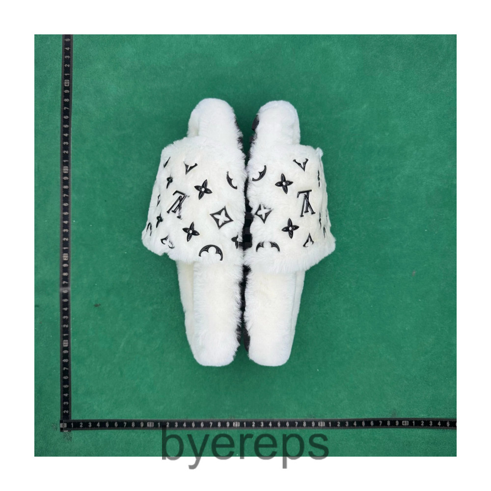 LV Runaway Black