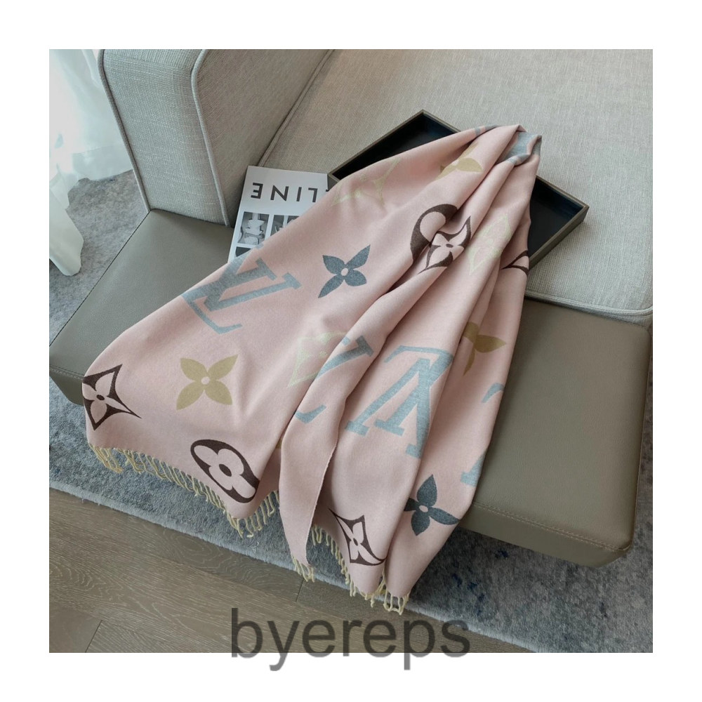 Louis Vuitton LV Scarf — photo 2 of 4