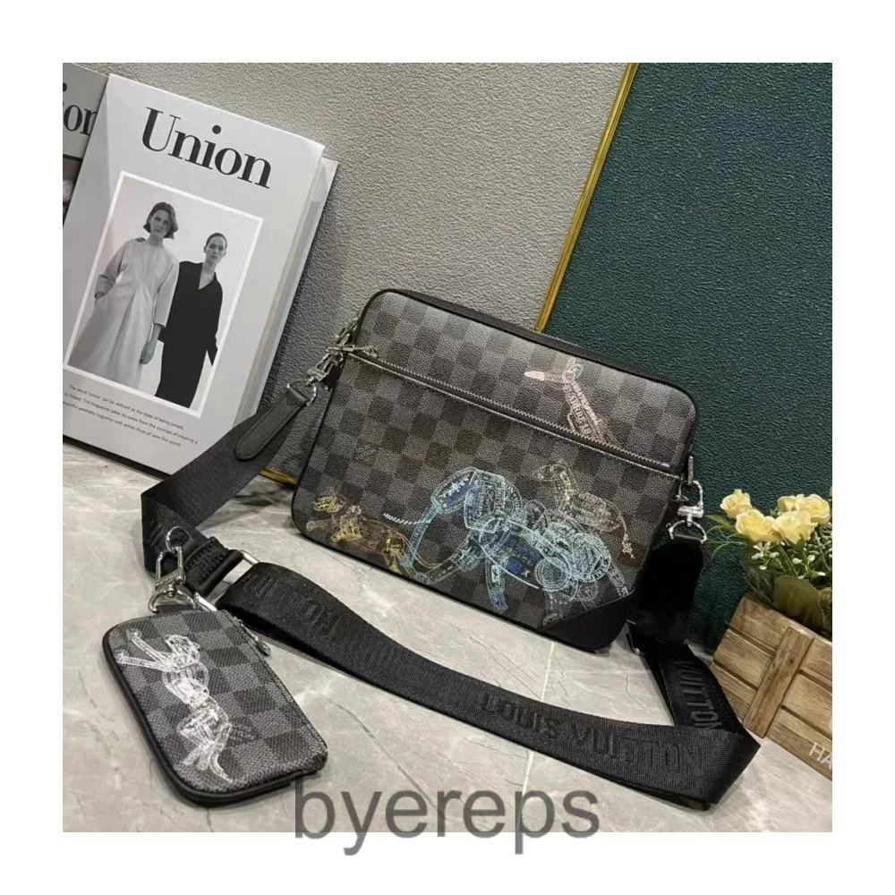 Louis Vuitton LV Shoulder Bag — photo 2 of 4