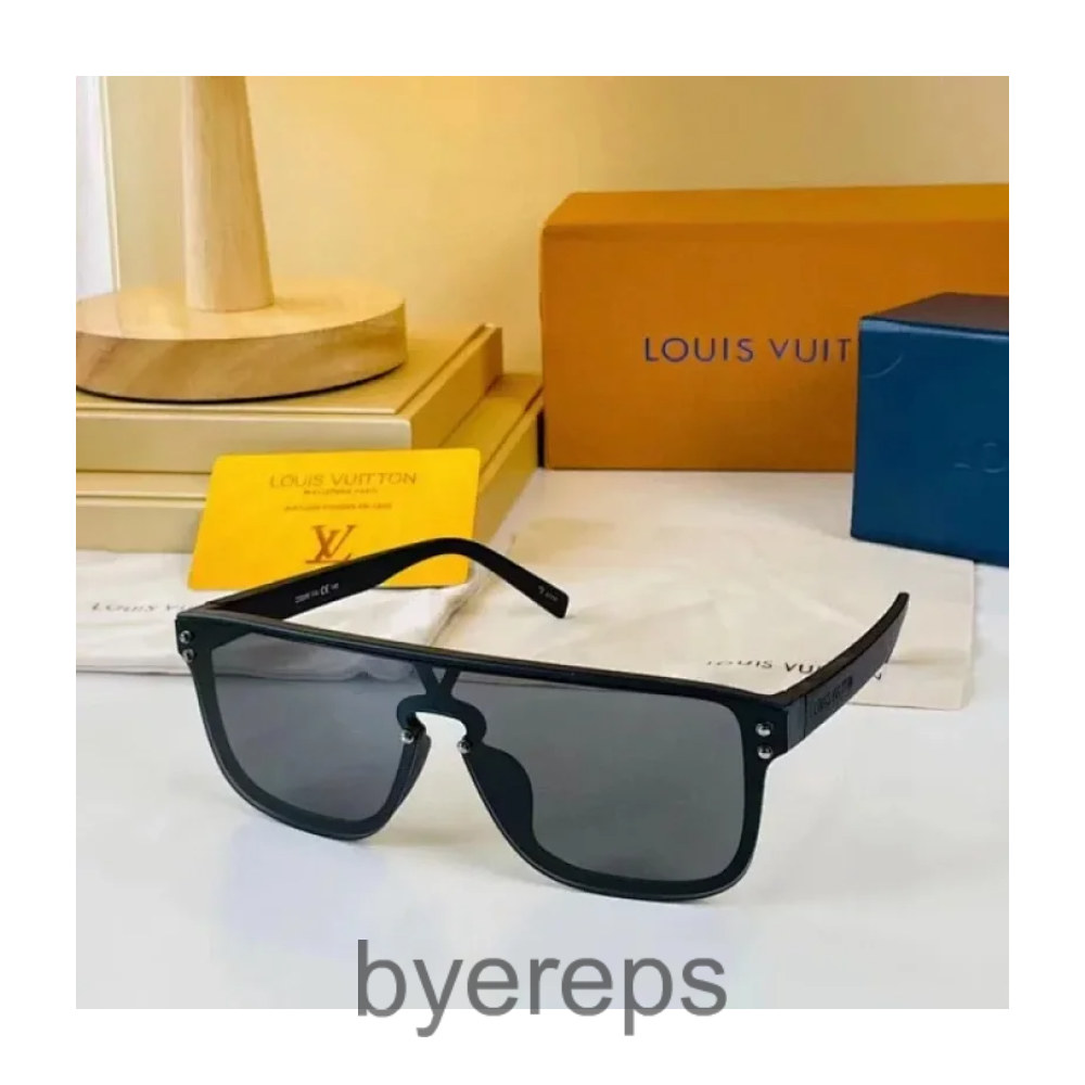 Louis Vuitton LV Sunglasses — photo 2 of 4