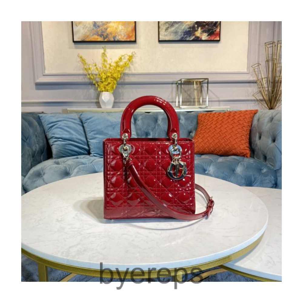 M0565-Black Patent Leather Gold Buckle Lady D10r Handbag