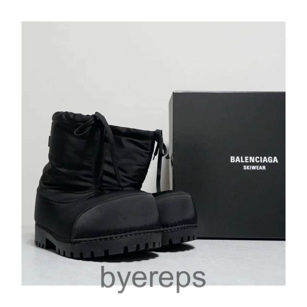Margiela Womens Tabi Something idk