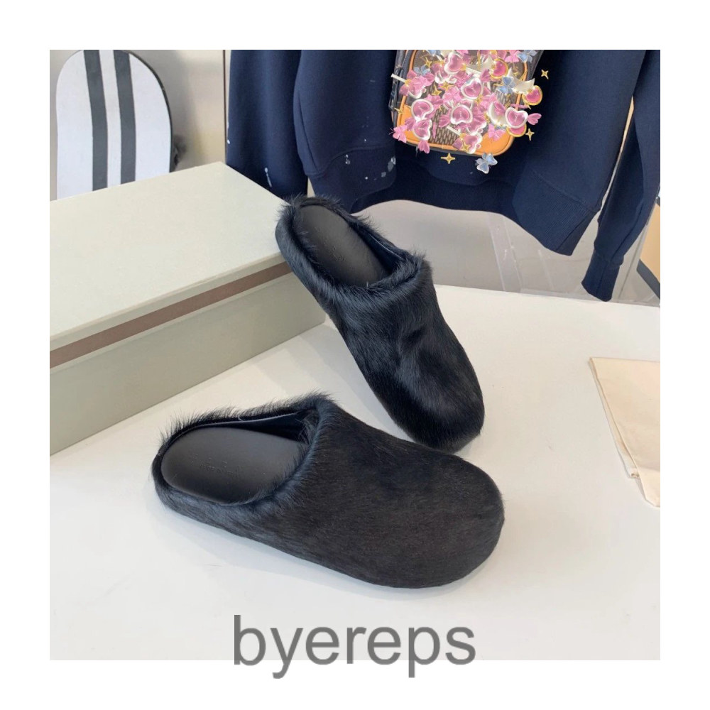 Unbranded Marini Slides — photo 3 of 4