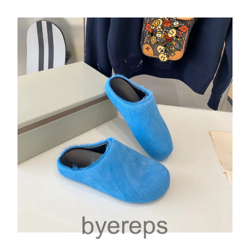 Unbranded Marini Slides — photo 4 of 4