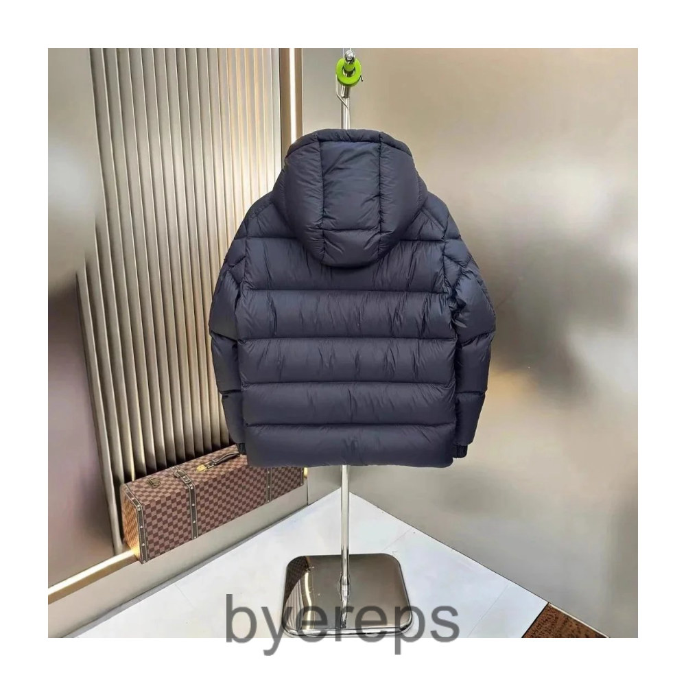 Moncler puffer — photo 3 of 4