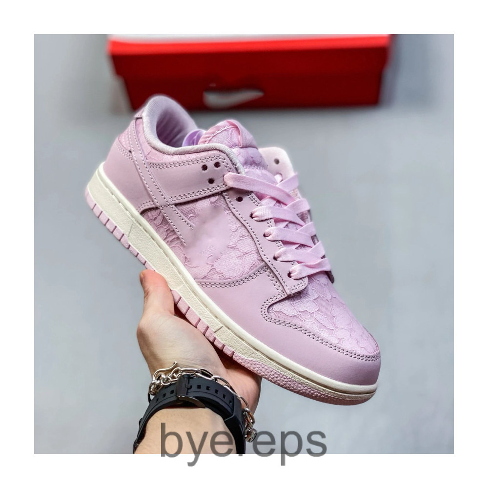 Nardwuar x Nike SB Dunk