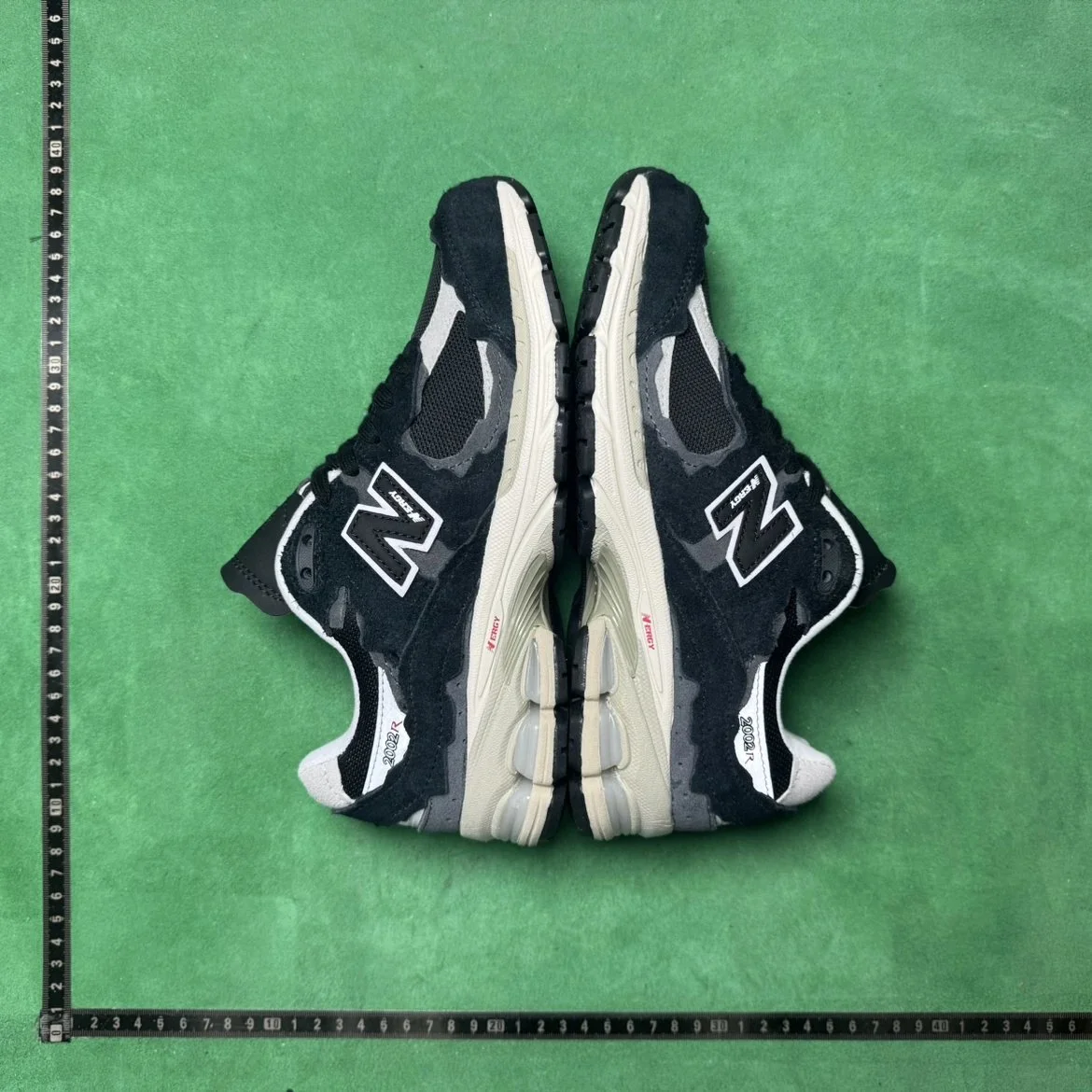 New Balance 2002R