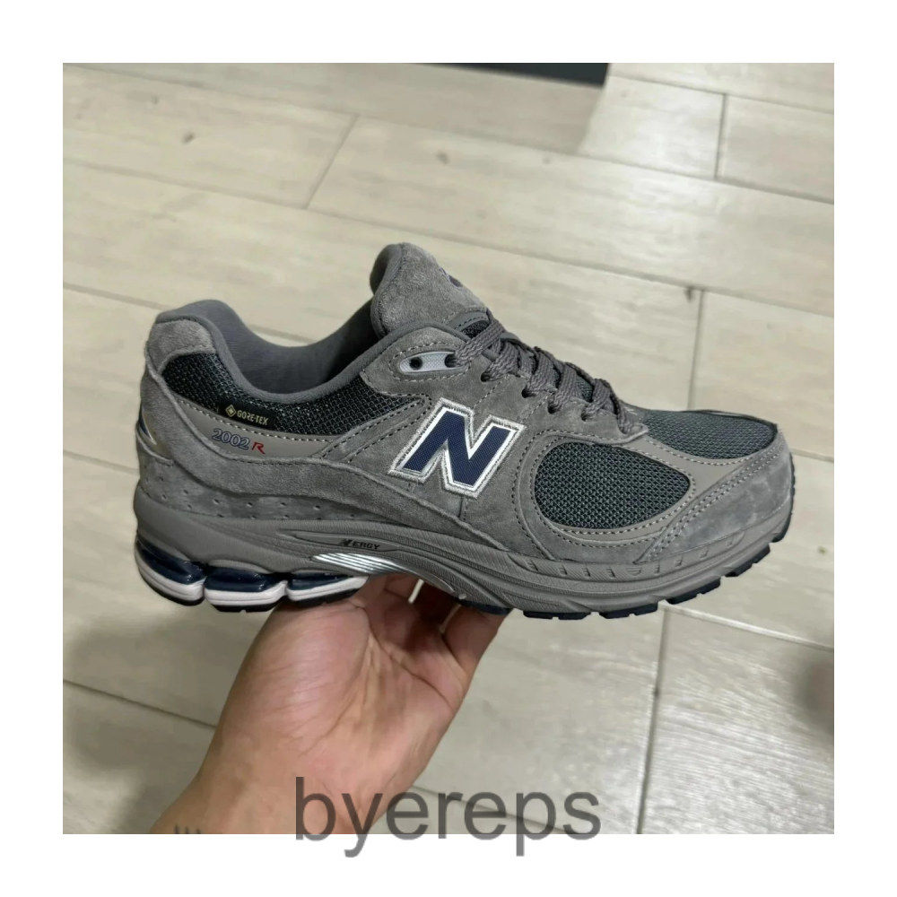 New Balance 2002r — photo 3 of 4