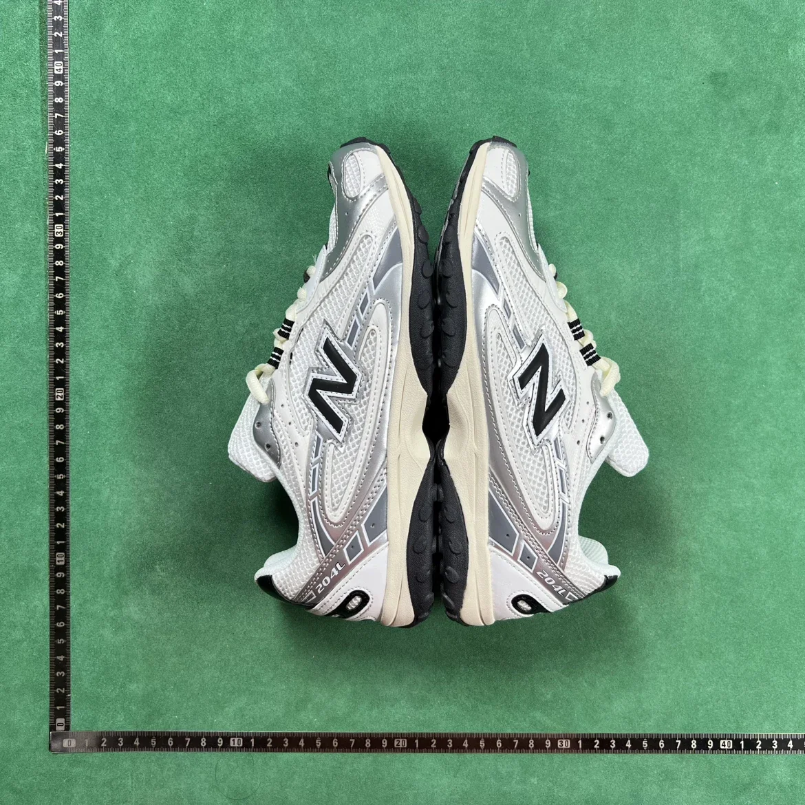 New Balance 204L