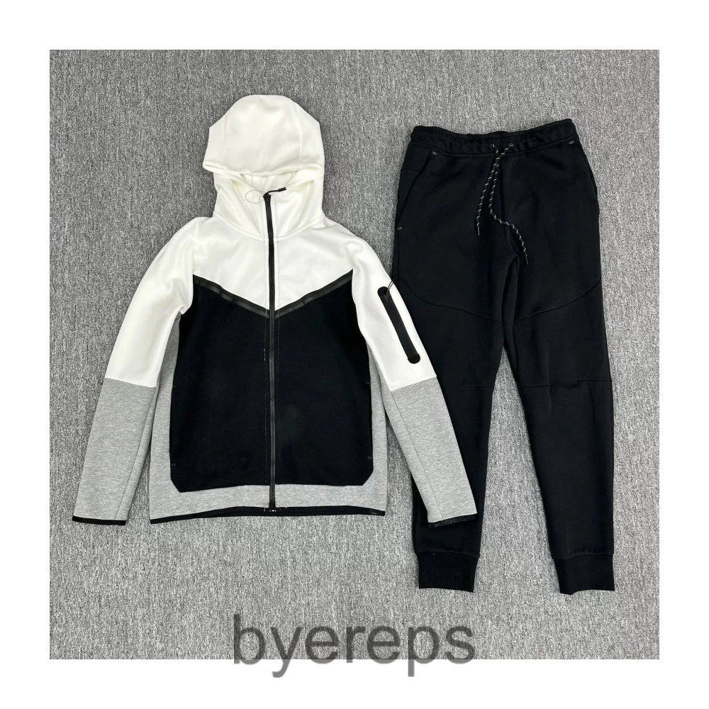 Nike 2023 Tech Fleece (26cw)