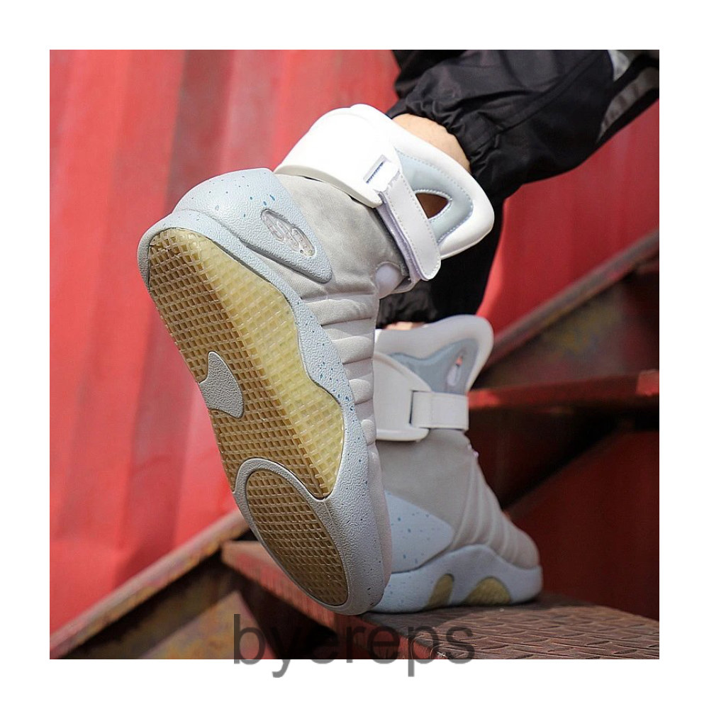 Nike Air Mags 2011 — photo 3 of 4