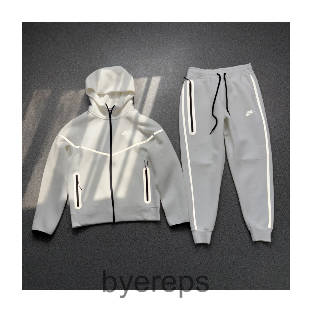 Nike Hoodie — photo 3 of 4