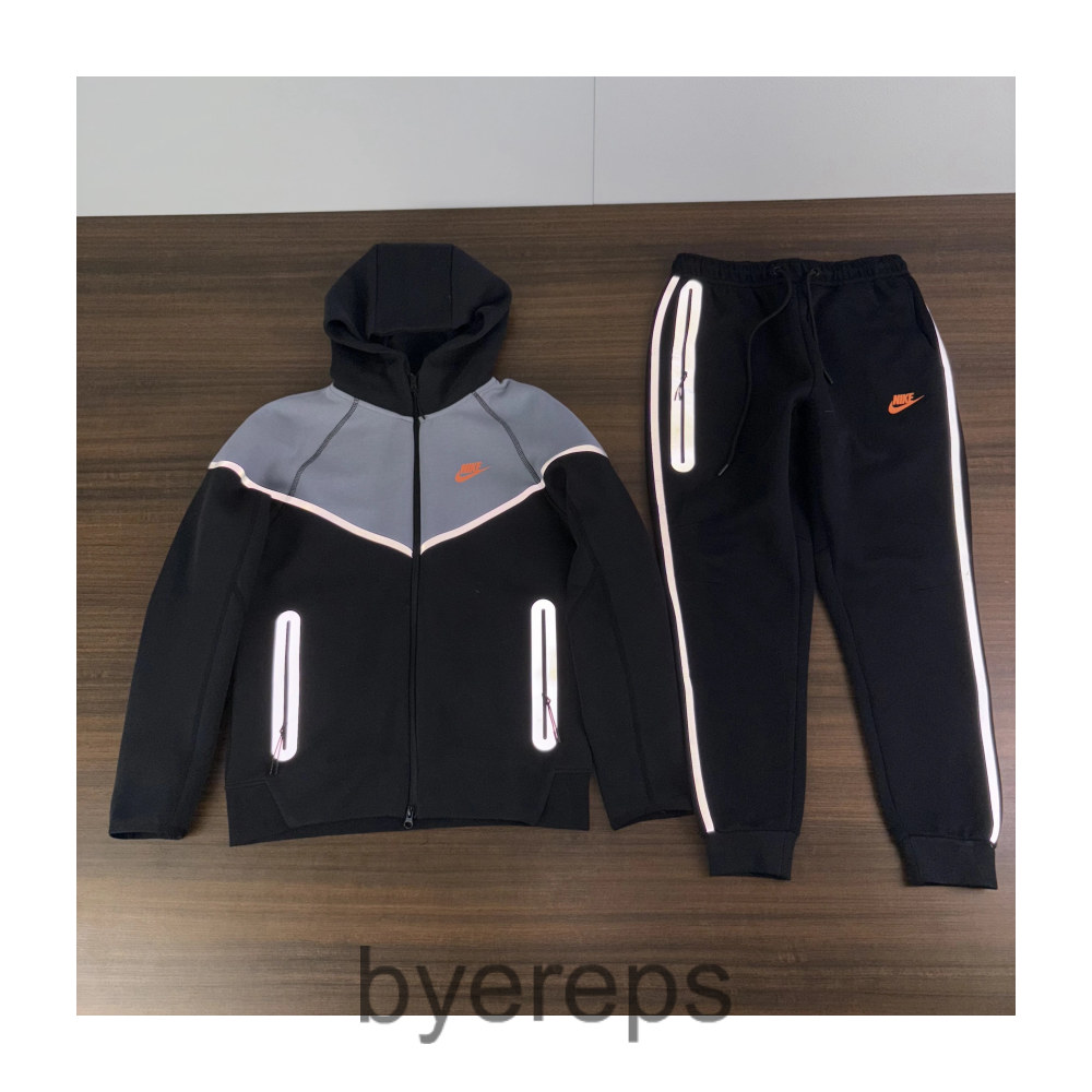Nike Hoodie — photo 4 of 4
